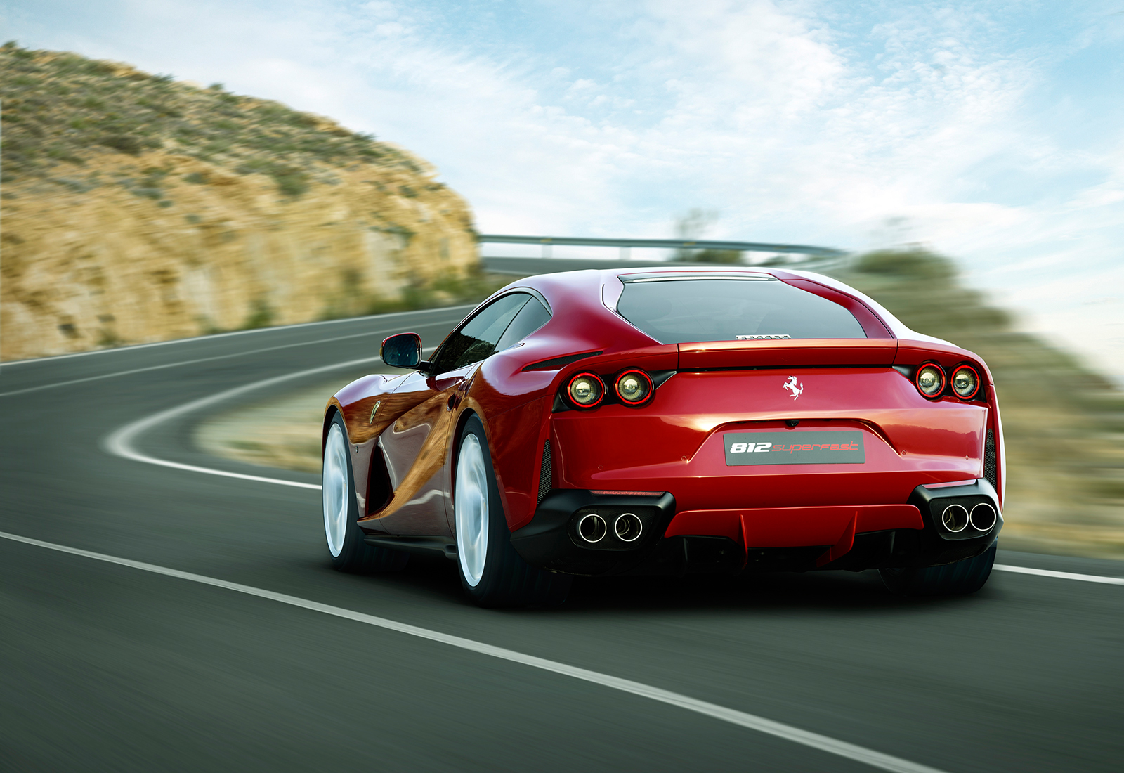 ferrari_812_superfast_04.jpg